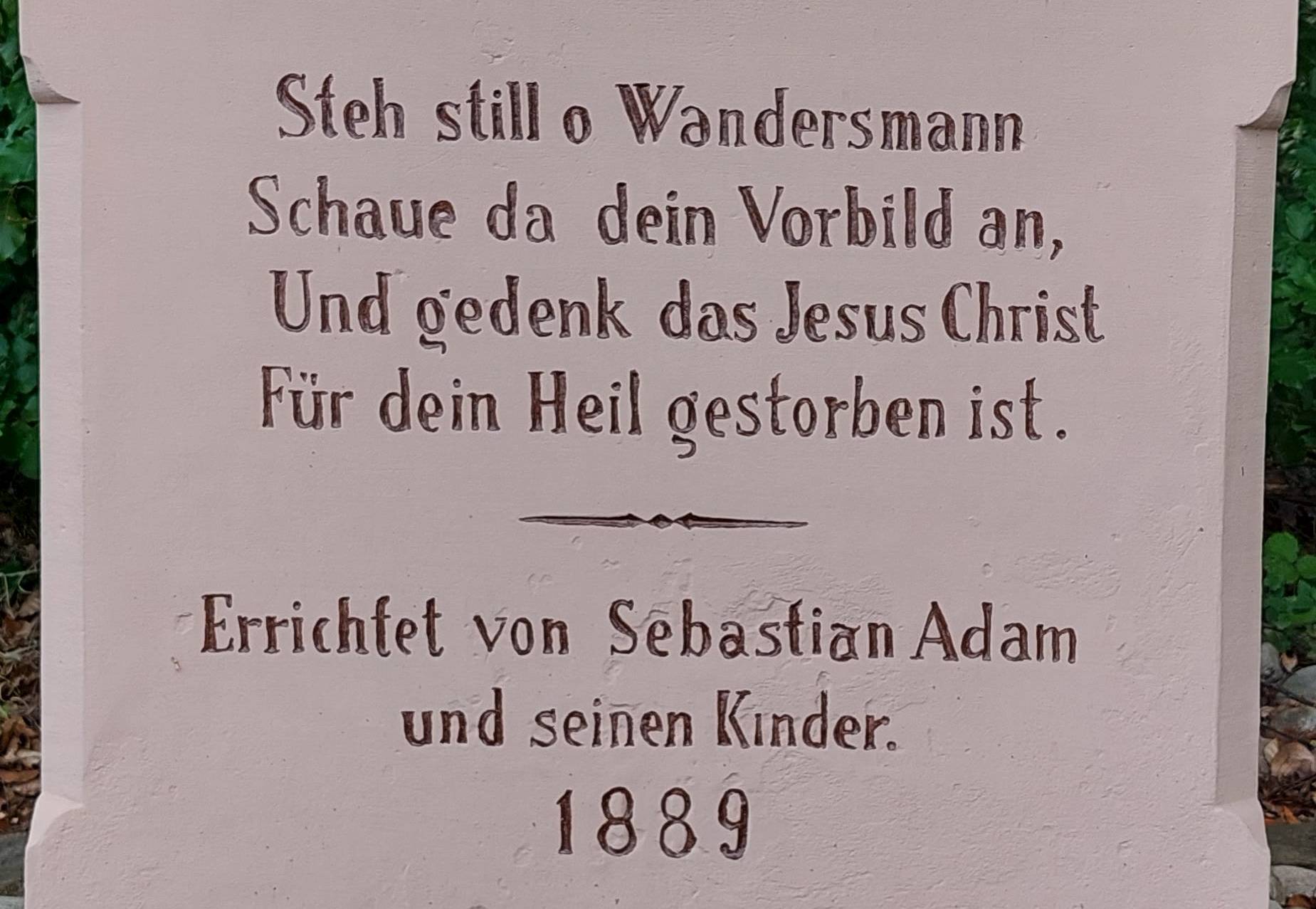 Inschrift auf dem Kreuz