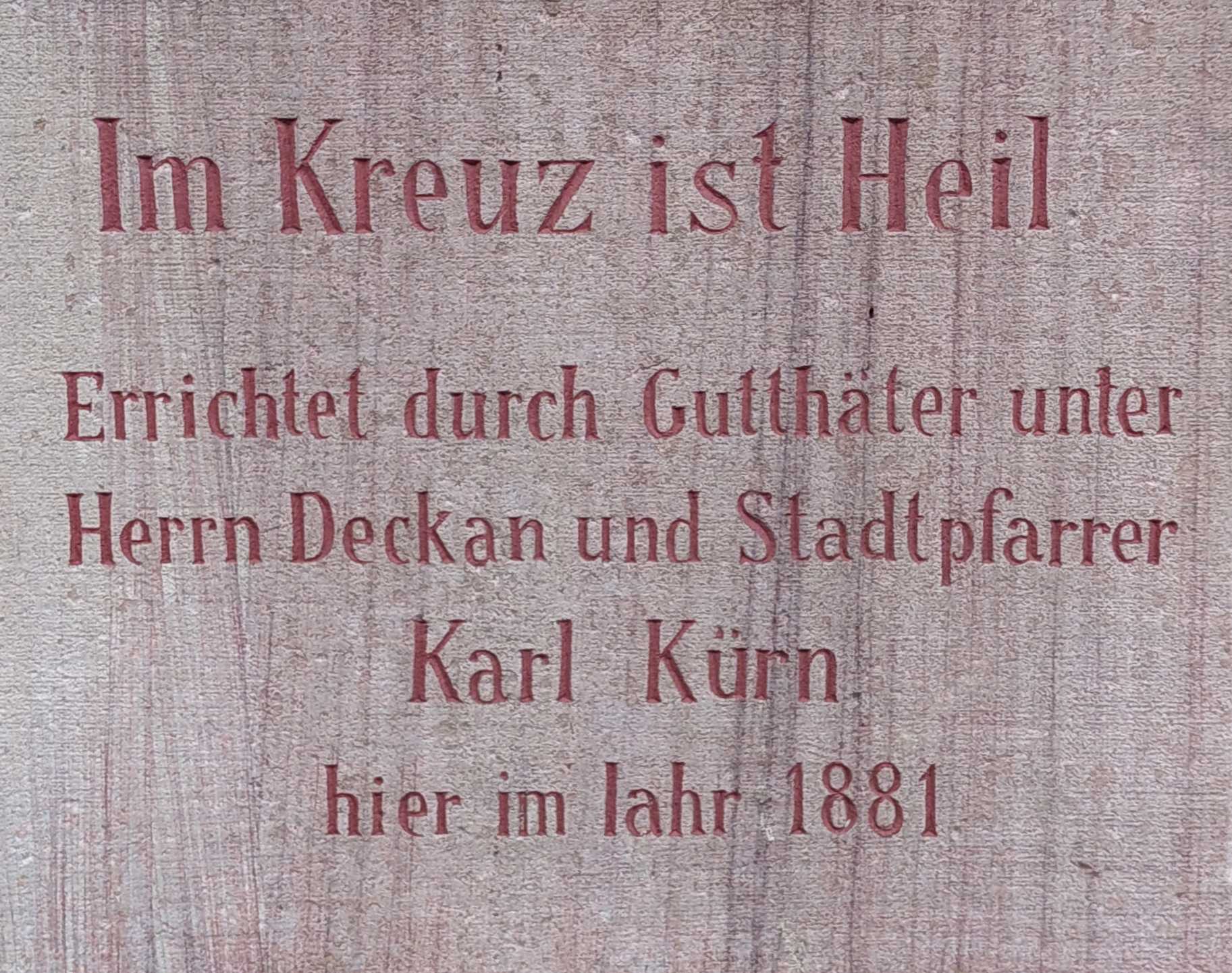 Inschrift auf dem Kreuz