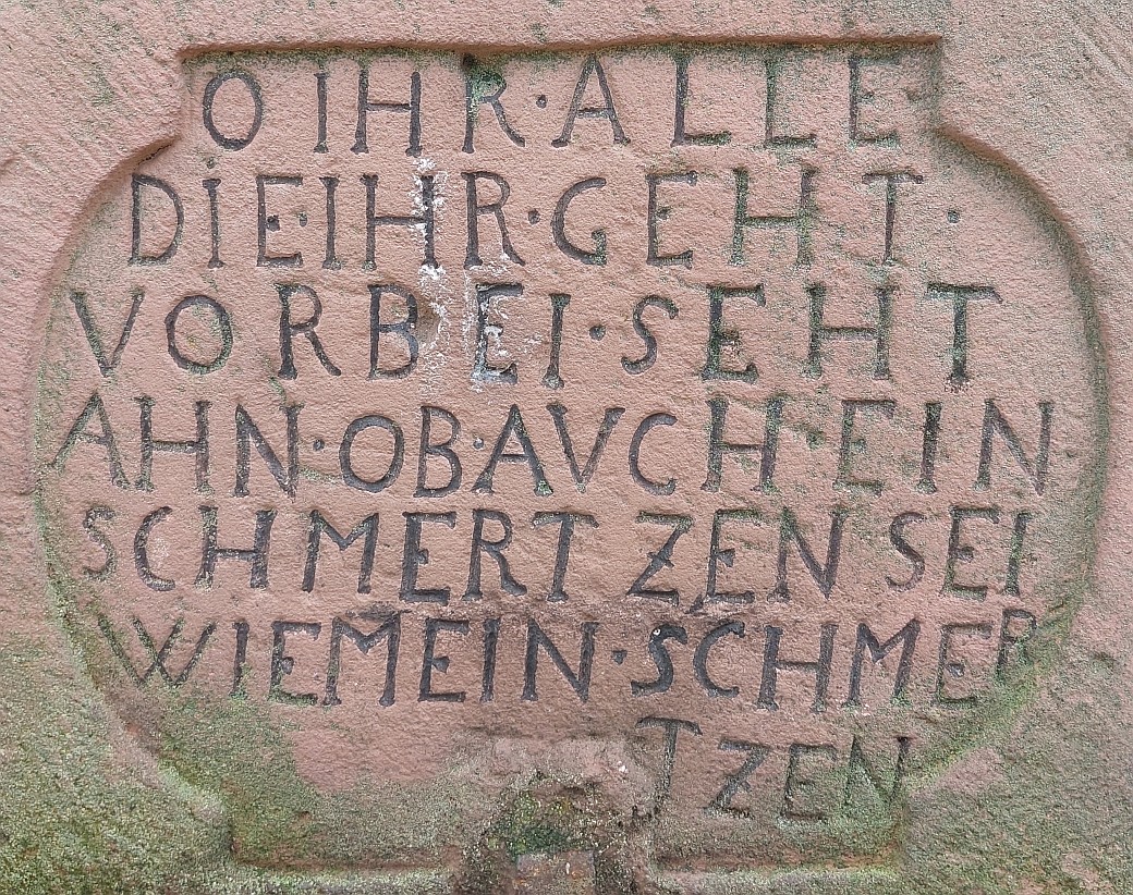 Inschrift auf dem Kreuz